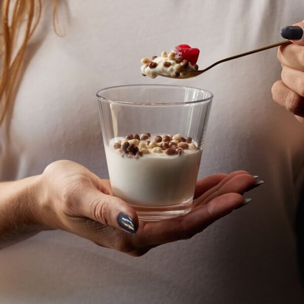 v1544401_prozis_protein-puffies-chocolate-duo-white--milk-chocolate-coating-150-g_5 Protein Puffies - Chocolate Duo - Enrobage Chocolat Blanc et au Lait 150 g